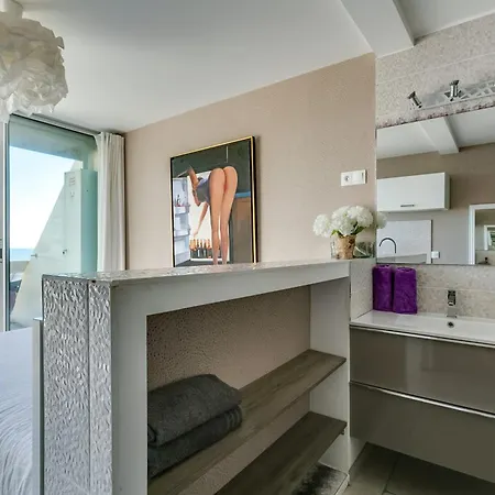 Blue Ab 402 Naturiste Agde