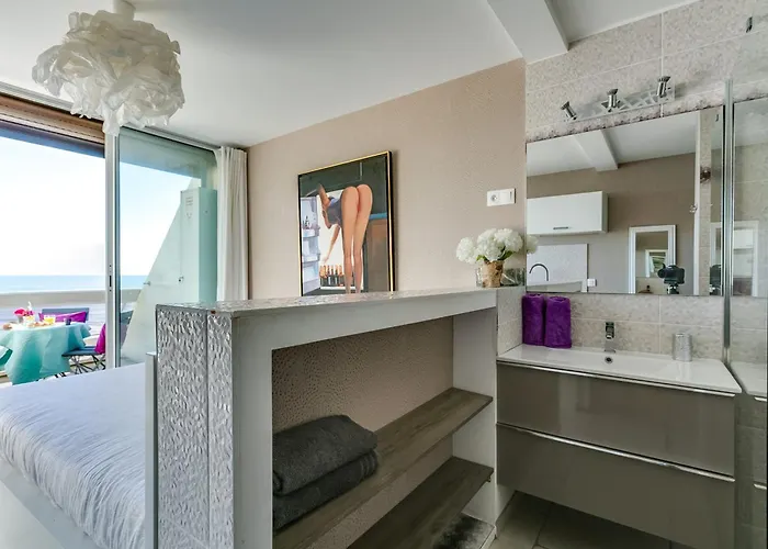 Blue Ab 402 Naturiste Agde